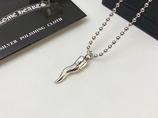 クロムハーツアクセサリー背面デザイン
