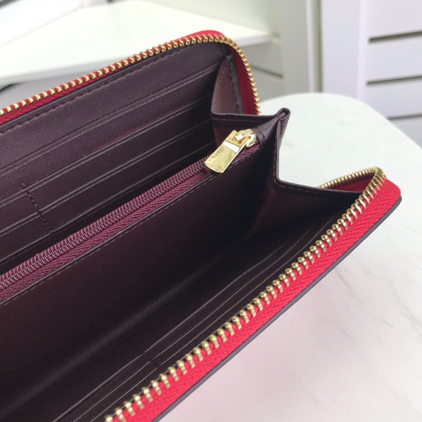 コーチ財布着用イメージ