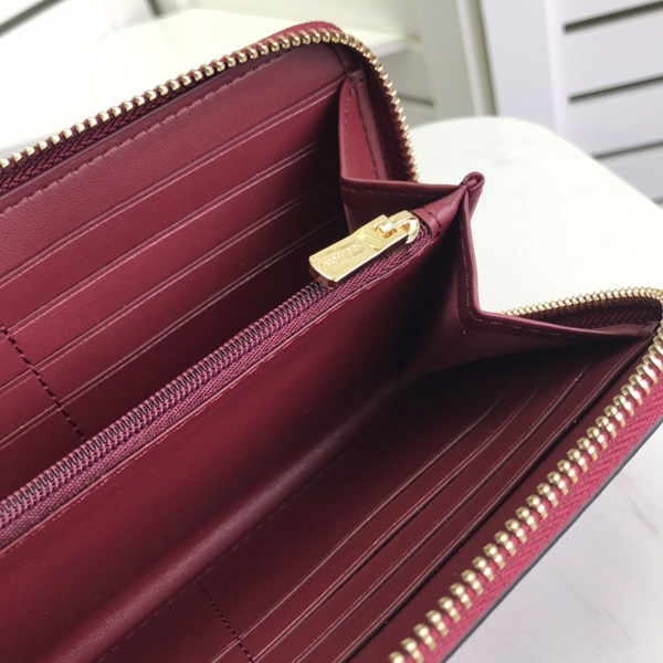 コーチ財布着用イメージ