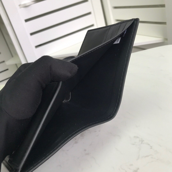 コーチ財布着用イメージ