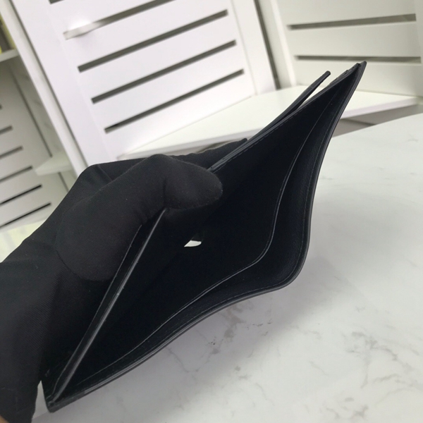 コーチ財布着用イメージ