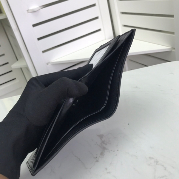 コーチ財布着用イメージ