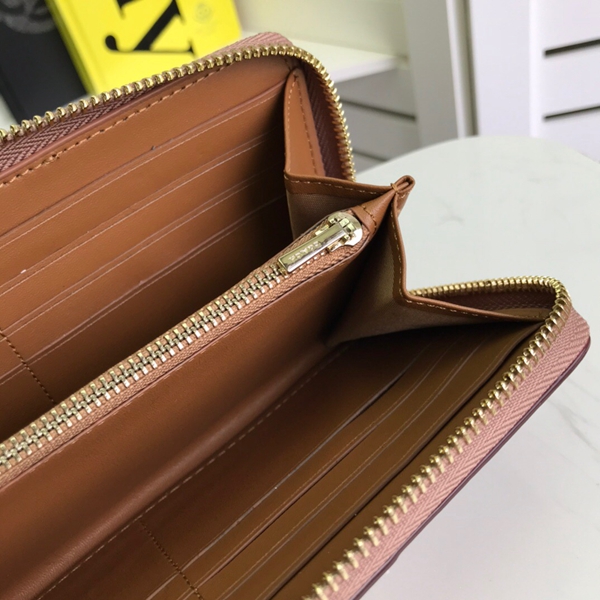 コーチ財布着用イメージ