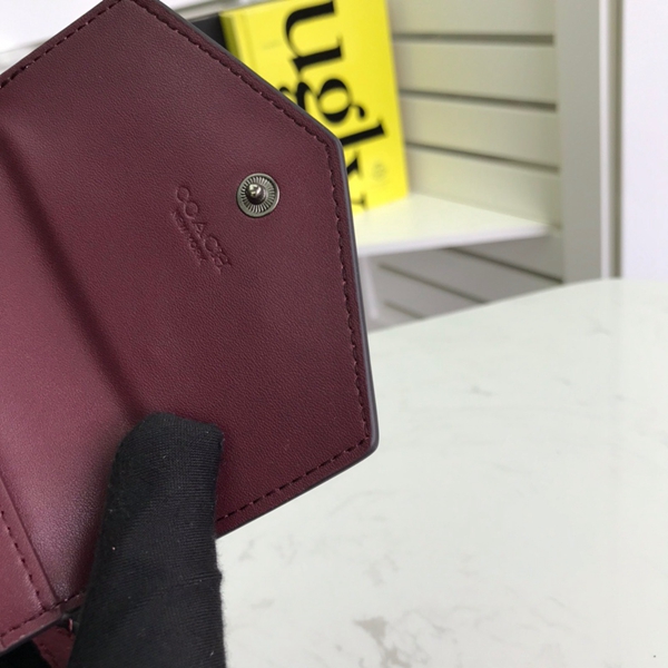 コーチ財布着用イメージ