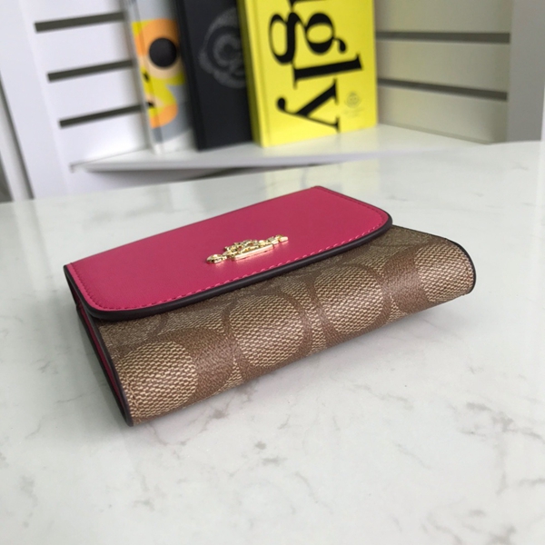 コーチ財布側面デザイン