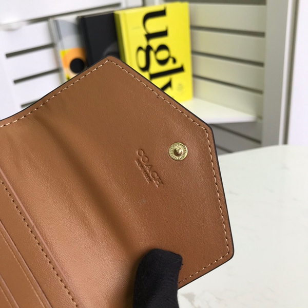 コーチ財布着用イメージ