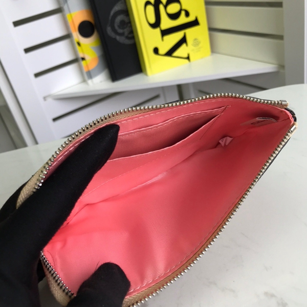 コーチ財布着用イメージ