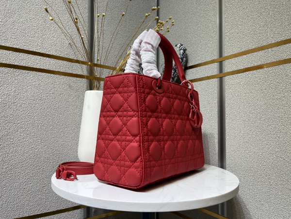 ディオールバッグ側面デザイン