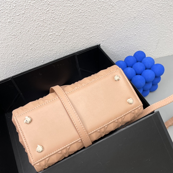 ディオールバッグ角部分ディテール