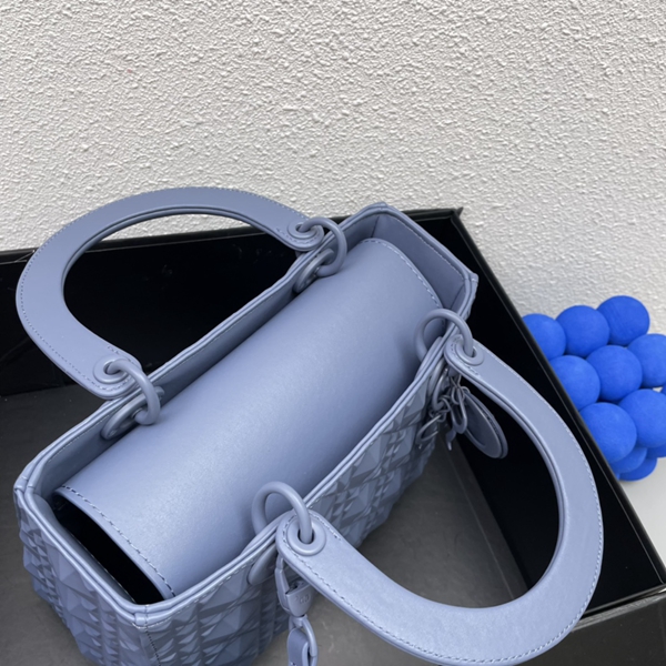 ディオールバッグ着用イメージ
