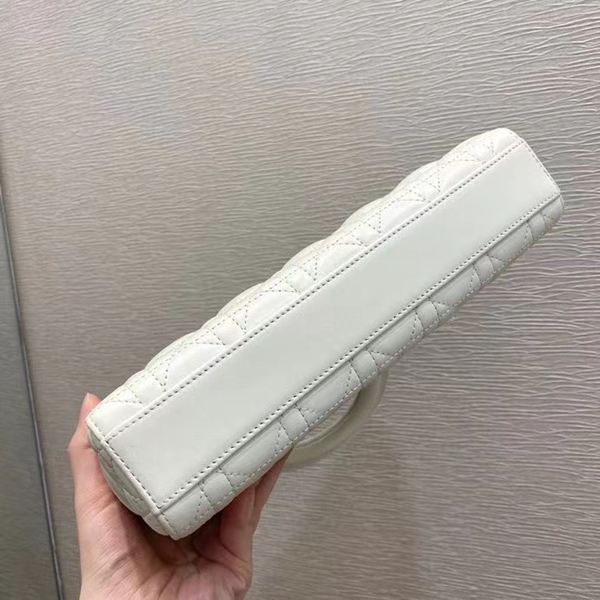 ディオールバッグ角部分ディテール