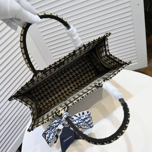ディオールバッグ着用イメージ