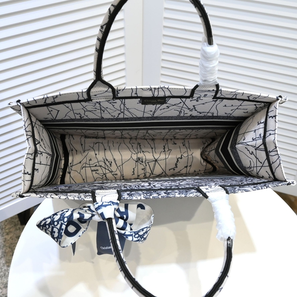 ディオールバッグ着用イメージ