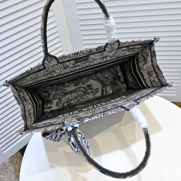 ディオールバッグ着用イメージ