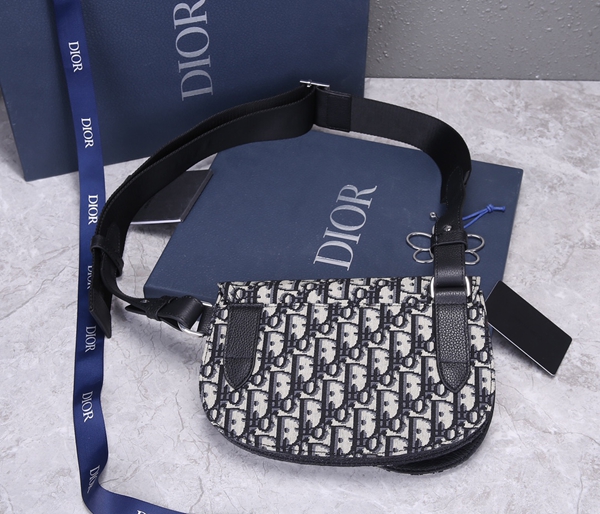 ディオールバッグ側面デザイン
