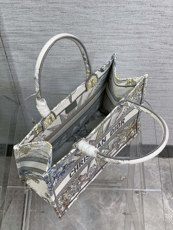ディオールバッグ着用イメージ