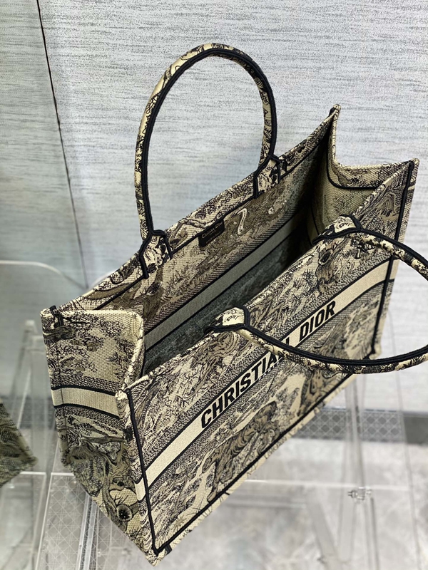 ディオールバッグ着用イメージ