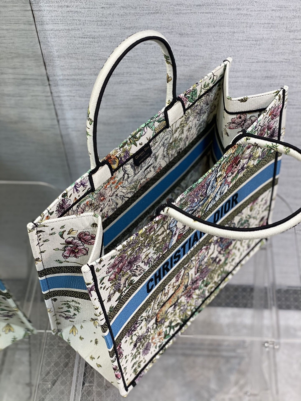 ディオールバッグ着用イメージ