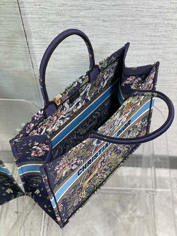ディオールバッグ着用イメージ