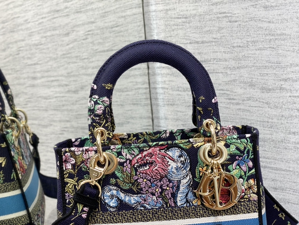 ディオールバッグ背面デザイン