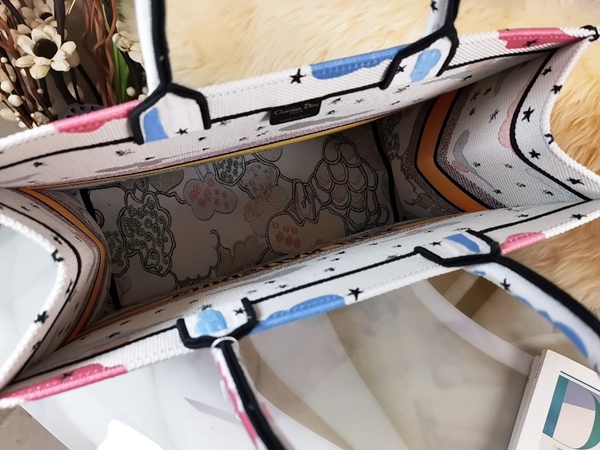 ディオールバッグ着用イメージ