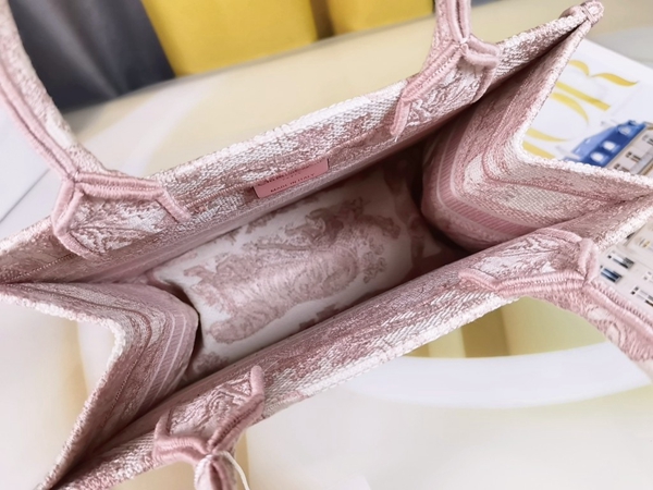 ディオールバッグ着用イメージ