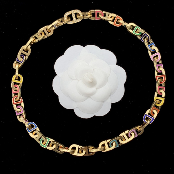 ディオールアクセサリー正面デザイン