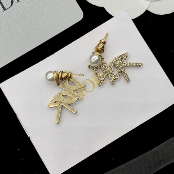 ディオールアクセサリー側面デザイン