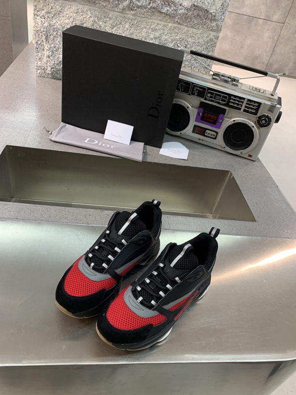 ディオール靴正面デザイン