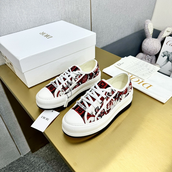 ディオール靴背面デザイン