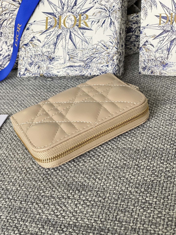 ディオール財布側面デザイン