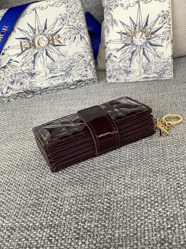 ディオール財布側面デザイン
