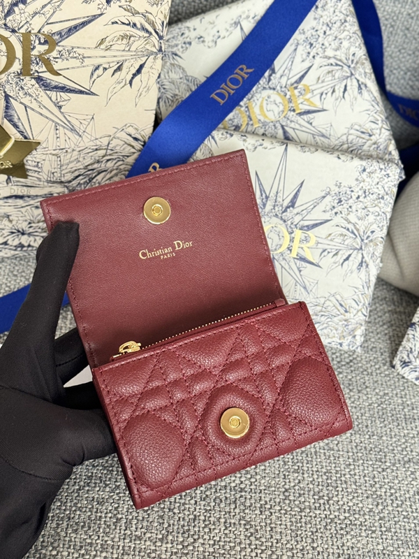 ディオール財布背面デザイン