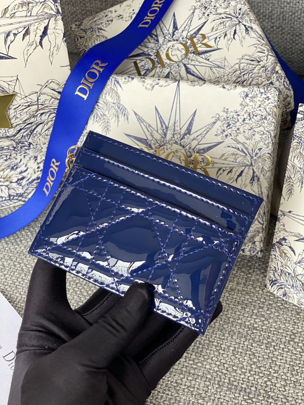 ディオール財布全体デザイン