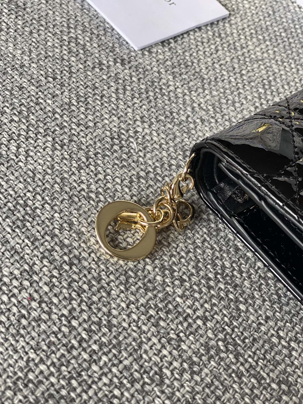 ディオール財布側面デザイン