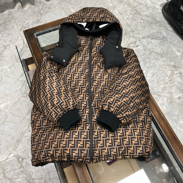 ハイクオリティダウンジャケット正面デザイン