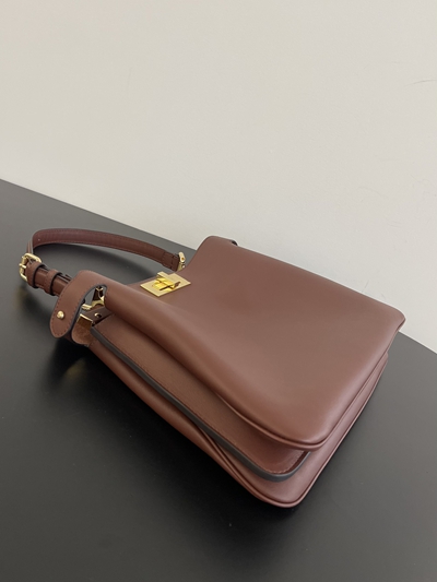 フェンディバッグ側面デザイン