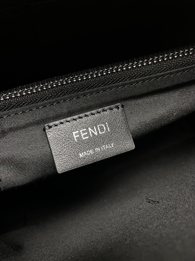 フェンディバッグ着用イメージ