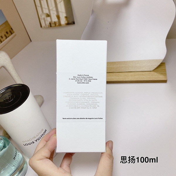 香水着用イメージ