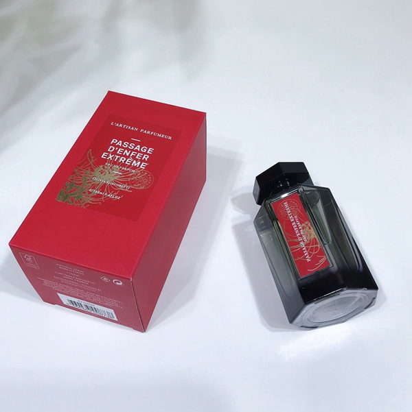 香水着用イメージ