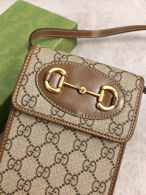 グッチバッグ背面デザイン