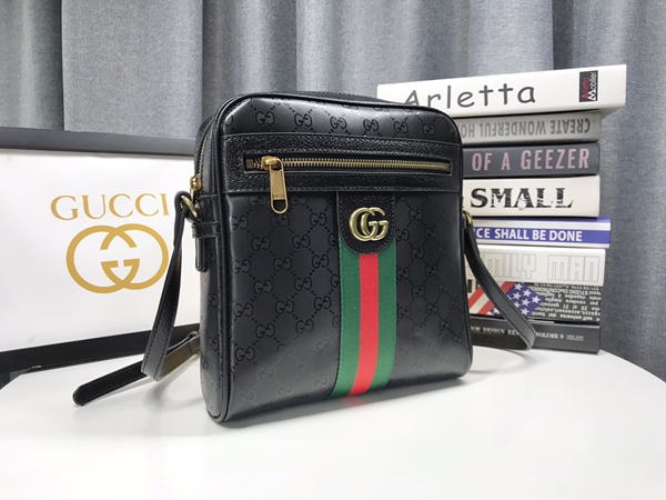 激安グッチバッグコピー背面デザイン