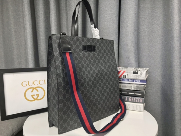 激安グッチバッグコピー背面デザイン