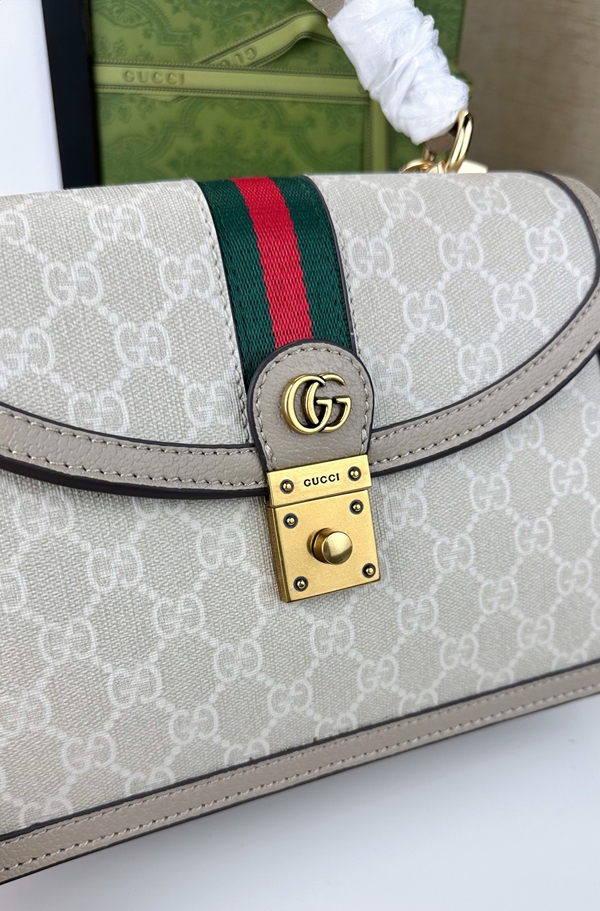 激安グッチバッグコピー着用イメージ