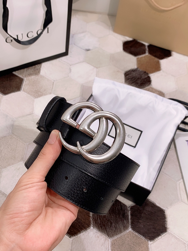 スーパーコピーグッチベルト着用イメージ