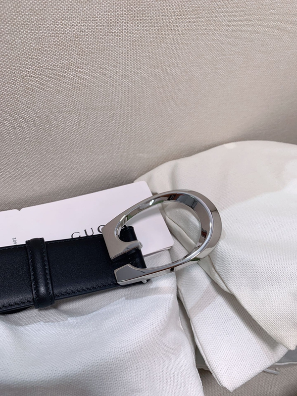 スーパーコピーグッチベルト角部分ディテール