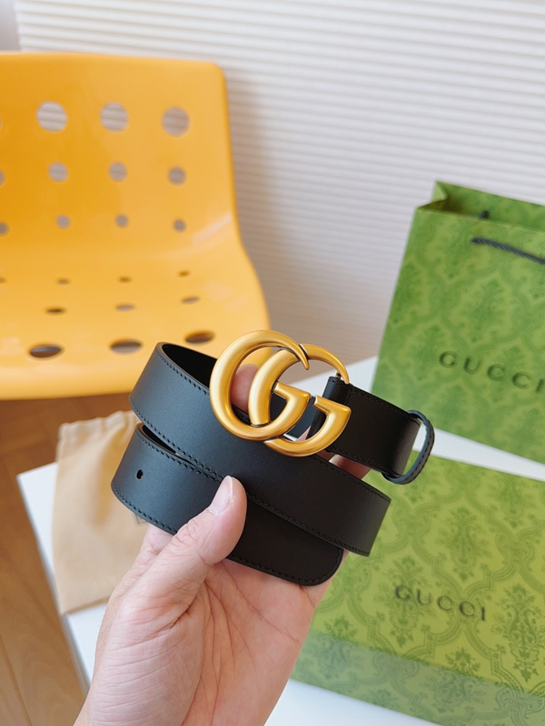 スーパーコピーグッチベルト着用イメージ