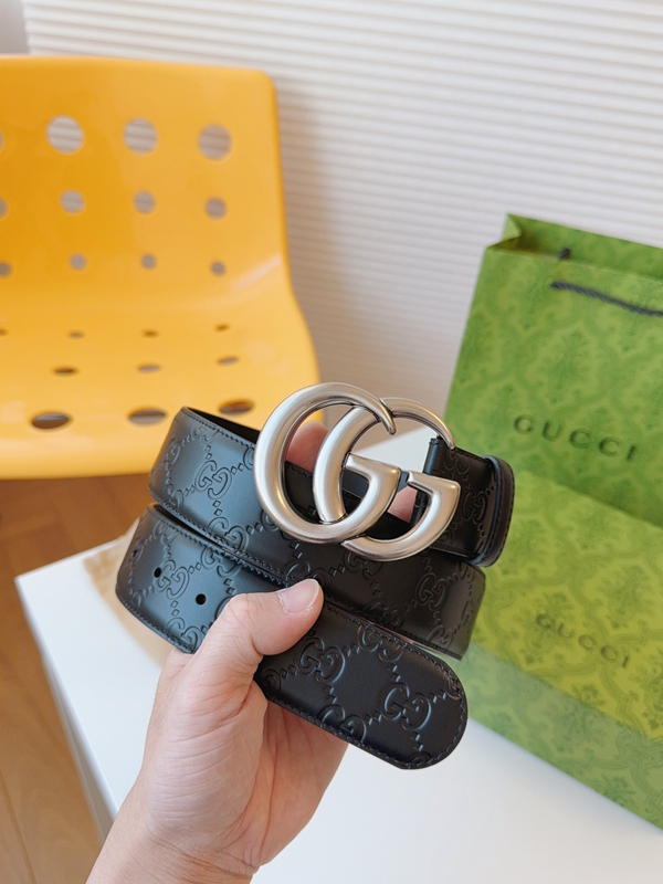スーパーコピーグッチベルト着用イメージ
