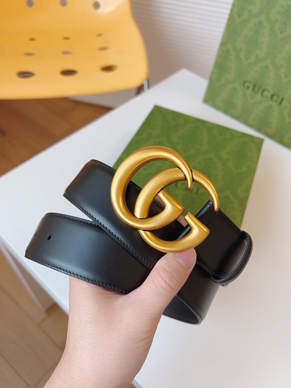 スーパーコピーグッチベルト着用イメージ