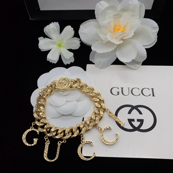 グッチアクセサリー正面デザイン